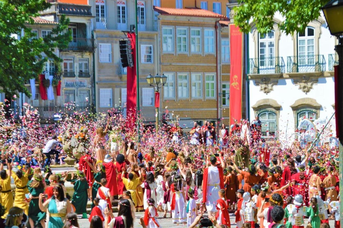 Imaculada Home Royal - Cobramos Estacionamento - Precisa Reservar Braga Dış mekan fotoğraf